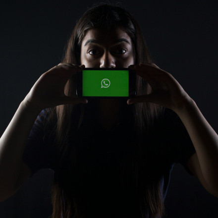 WhatsApp: Δίνει πρόσβαση σε παιδιά από 13 ετών - Οργή για τη Meta
