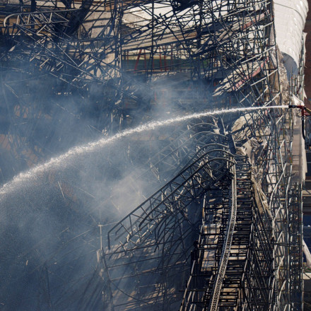 Η δήμαρχος Κοπεγχάγης μαθαίνει πώς αντιμετωπίστηκε η καταστροφή της Νοτρ Νταμ