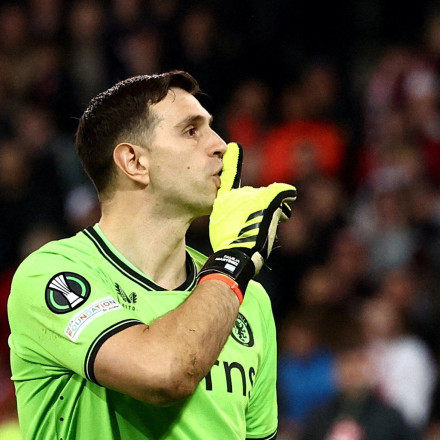 Ο απίστευτος λόγος που ο Εμιλιάνο Μαρτίνες δεν αποβλήθηκε με δύο κίτρινες κάρτες