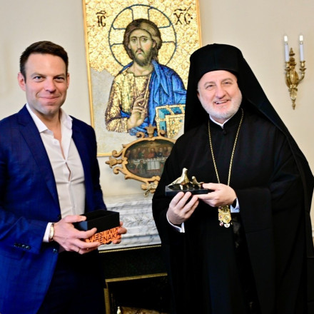 Οργή Κασσελάκη για την «καπηλεία» πατριωτισμού, πίστης και οικογένειας