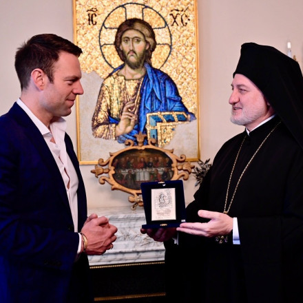 Κασσελάκης: Απίστευτη εξομολόγηση για τη βάφτισή του στον Αρχιεπίσκοπο Αμερικής