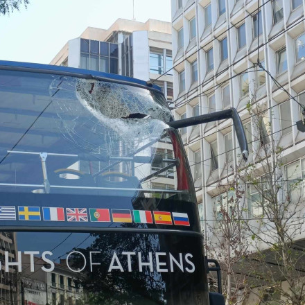 Ατύχημα με 6 τραυματίες σε τουριστικό λεωφορείο στο κέντρο της Αθήνας