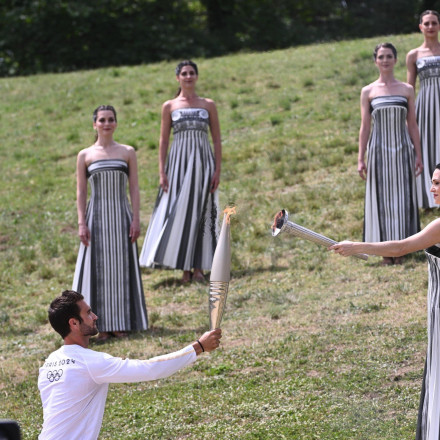 Η Ολυμπιακή φλόγα ξεκίνησε το ταξίδι της από την Αρχαία Ολυμπία στο Παρίσι