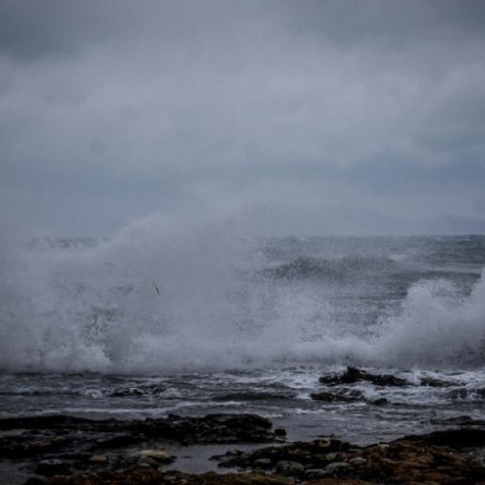 Τρόμος για ψαρά στην Αστυπάλαια: Κόντεψε να πνιγεί για να σώσει το καΐκι του