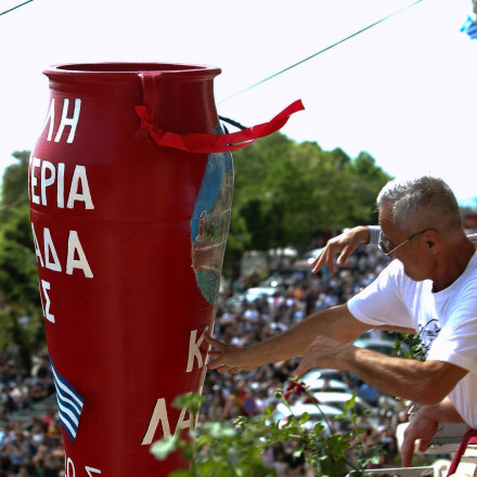 Πάσχα σε χωριό: «Απαγορευτικό» στα ακτοπλοϊκά - Έως 650 ευρώ η οδική απόδραση