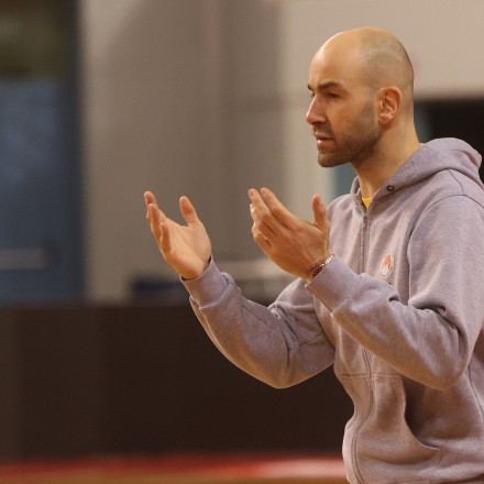 Ο κόουτς Σπανούλης το «έσταξε» με άνεση από τα 8 μέτρα και ξύπνησε... μνήμες