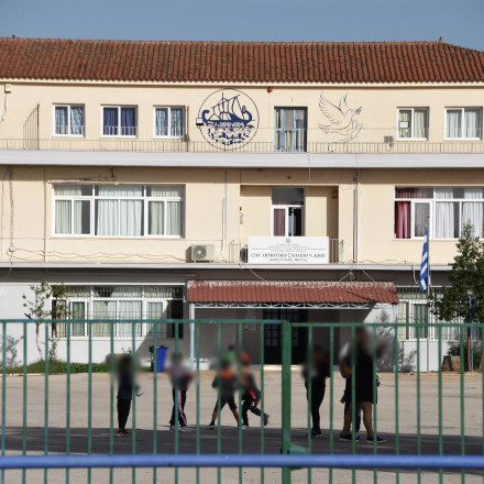 Πάτρα: Γέμισαν αφρούς οι αίθουσες Δημοτικού Σχολείου - Τι συνέβη