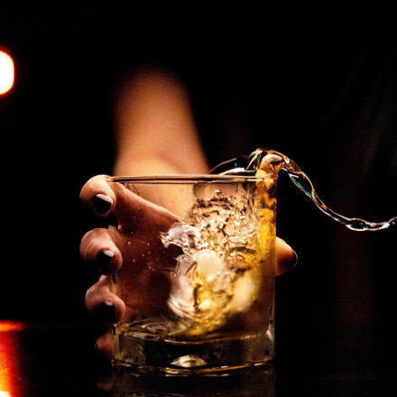 Ανακοίνωση Δήμου Αθηναίων για το νυχτερινό κλαμπ στη Βουλιαγμένης που χορήγησε αλκοόλ σε μαθητές