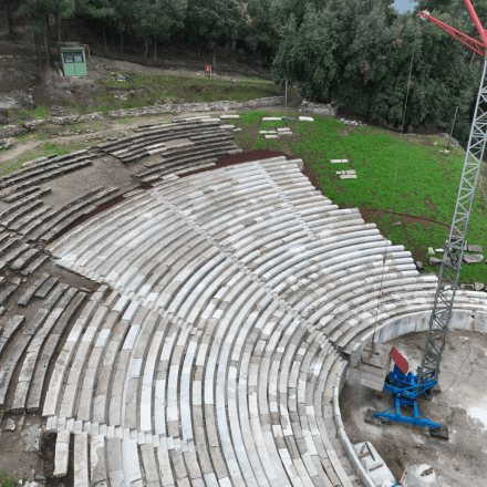 Θάσος: Ανοίγει 11 χρόνια μετά το αρχαίο θέατρο -Αποκαταστάθηκε με τοπικό μάρμαρο