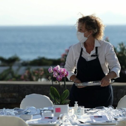 Με 60.000 κενές θέσεις η νέα τουριστική σεζόν - Λύση με την εφαρμογή «JOBMATCH»