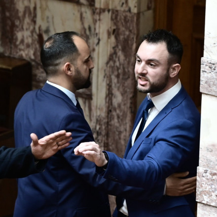 Στο εδώλιο ο Φλώρος: Ξεκίνησε η δίκη για την επίθεση στον Γραμμένο στη Βουλή