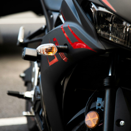 Τροχαίο σοκ: Η στιγμή που μηχανή παρασύρει δάσκαλο μπροστά στα μάτια των μαθητών του