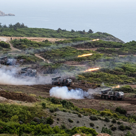 Ροδόπη: Βολές μονάδων Πολλαπλών Εκτοξευτών Πυραύλων RΜ-70 - Δείτε εικόνες