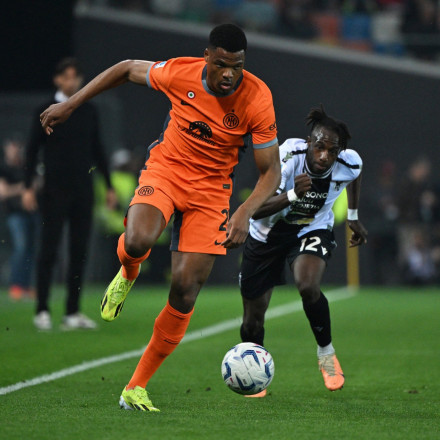 Απολογήθηκε ο Ντάμφρις για το προσβλητικό πλακάτ κατά του Ερνάντεζ: «Ήταν λάθος»