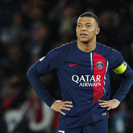 Πατέρας Εμπαπέ: «Δεν ξέρω αν θα είναι στους Ολυμπιακούς, δεν αποφασίζουμε μόνοι»