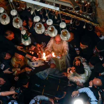 Ιεροσόλυμα: «Δεύτε λάβετε Φως» -  Κατάνυξη στην ιερότερη στιγμή της Ορθοδοξίας