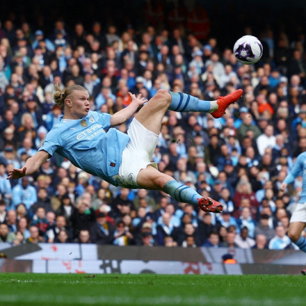 Λες κι έπαιζε με παιδάκια: «Καρέ» ο Χάαλαντ, θρίλερ κορυφής με Σίτι και Άρσεναλ