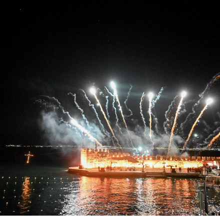 Η Ναύπακτος θέμα στο Associated Press για τον Επιτάφιο στο ενετικό λιμάνι [pics]