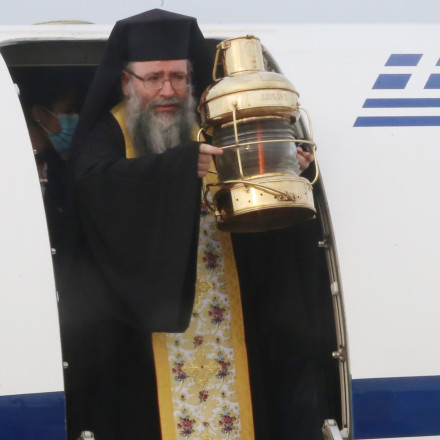 Άγιο Φως: Τι ώρα αναμένεται στην Αθήνα από τα Ιεροσόλυμα, το Μεγάλο Σάββατο