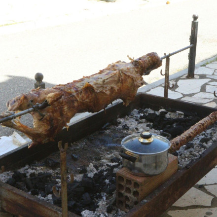 Viral η διαφήμιση για τα κάρβουνα με άρωμα από... «Ζάρι»
