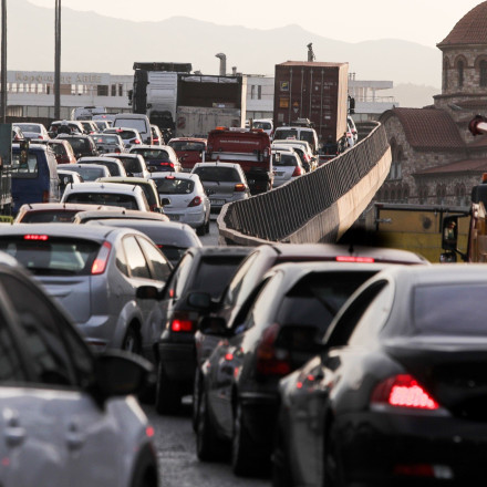 Χάος στην κίνηση στους δρόμους: Πέντε τροχαία «μπλόκαραν» τον Κηφισό - Ουρές στην Αττική Οδό