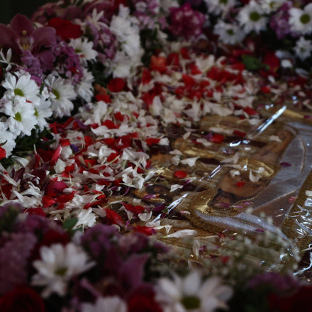 Συγκίνηση στου Ψυρρή: Λιτανεύτηκε ο πρώτος Επιτάφιος στον Προφήτη Ελισσαίο