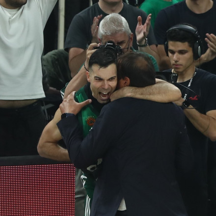Πανηγύρισε σαν... τρελός ο τρομερός Σλούκας και πάει σε 11ο Final Four