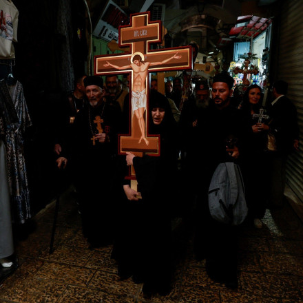 Μ. Παρασκευή: Ορθόδοξοι χριστιανοί γιορτάζουν στην παλιά πόλη της Ιερουσαλήμ