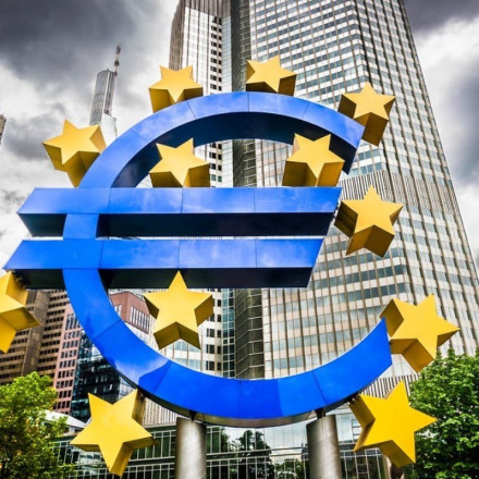 ΕΚΤ: Σε 6 μήνες απέσυραν 214 δισ. ευρώ οι καταθέτες από τις τράπεζες της Ευρωζώνης