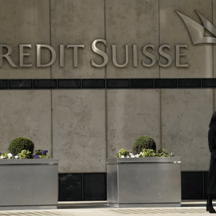 Credit Suisse: Επί ξυρού ακμής - Σταμάτησαν τις συναλλαγές 4 τραπεζικοί κολοσσοί