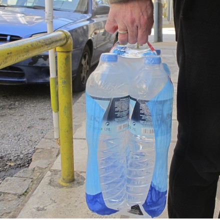 Εμφιαλωμένο νερό γάλα αναψυκτικά: Πόσο ακριβαίνουν από 1η Ιουλίου