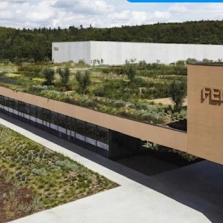 Στέγη πράσινου στη νέα μονάδα παραγωγής του Fendi στην Τοσκάνη