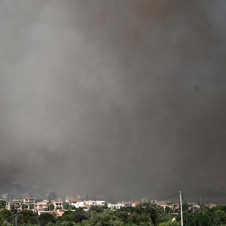 Φωτιές: Οι επιπτώσεις στην υγεία από την εισπνοή μικροσωματιδιών λόγω των καπνών