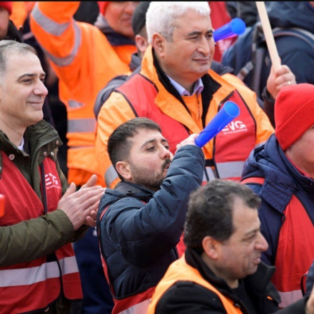 Γερμανία: Πρωτοφανείς ευρείας κλίμακας απεργίες παραλύουν τη χώρα