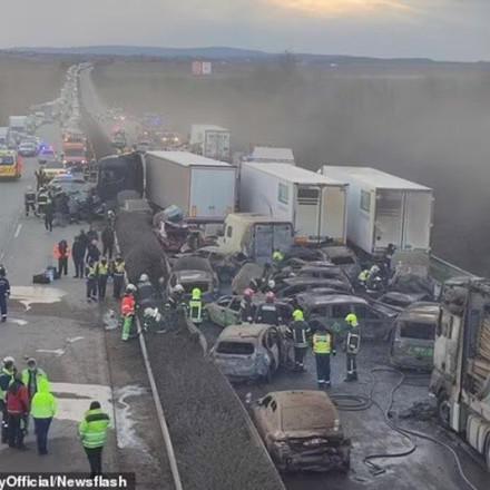 Ουγγαρία: Καραμπόλα 42 οχημάτων με 1 νεκρό και 39 τραυματίες - Βίντεο ντοκουμέντο