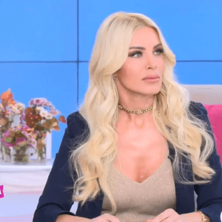 Κατερίνα Καινούργιου: «Φωτογράφισε» τηλεφωνική επίθεση από τον Άρη Πορτοσάλτε για τα Τέμπη