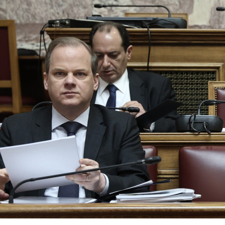 Καραμανλής για Τέμπη: Επιρρίπτει ευθύνες και στη ΡΑΣ – Πυρά κατά των συνδικαλιστών του ΟΣΕ