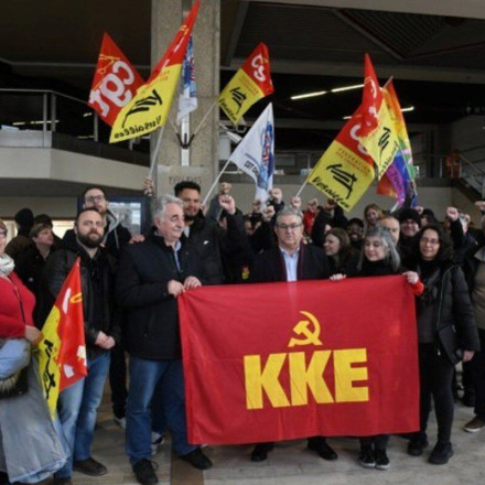 Κουτσούμπας: Στη Γαλλία ο γγ του ΚΚΕ δίπλα στους απεργούς και διαδηλωτές κατά Μακρόν [vids]