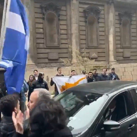 Λονδίνο: Φοιτητές αποδοκίμασαν τον Τατάρ έξω από το King's College
