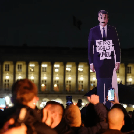 Γαλλία: Πυρ ομαδόν κατά Μακρόν από αντιπολίτευση και εργατικά συνδικάτα - Νέα απεργία την Πέμπτη