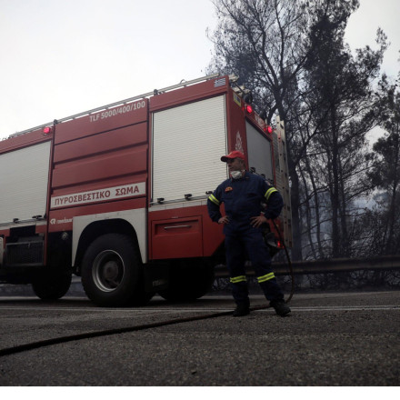 Σχηματάρι: Μεγάλη φωτιά σε εργοστάσιο στην Εθνική Οδό