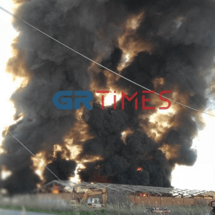 Θεσσαλονίκη: Ανησυχία από φωτιά σε εργοστάσιο πλαστικών στη Σίνδο – «Κλείστε τα παράθυρα» [vid]