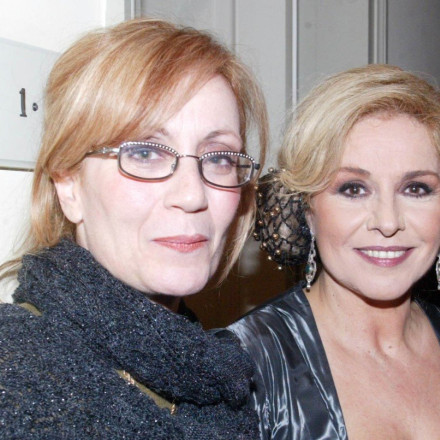 «Στην πυρά» ρίχνουν ιερείς την Μπαζάκα - Γιατί ζητούν έμμεσα τον αφορισμό της