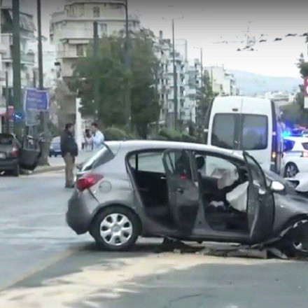 Τροχαίο στη Λεωφόρο Αλεξάνδρας με τρεις τραυματίες