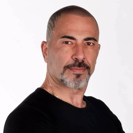 Βαλάντης: Το… φτύσιμο επί σκηνής και η δημόσια συγγνώμη του