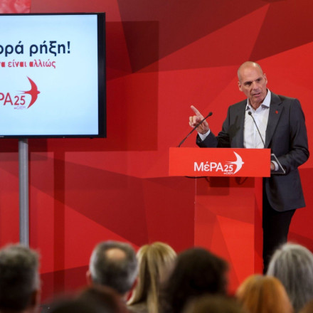 Βαρουφάκης: Δεν με χτύπησε ο 17χρονος - Δεν θα υποκαταστήσω τους ανακριτές όπως κάνει ο κ. Θεοδωρικάκος