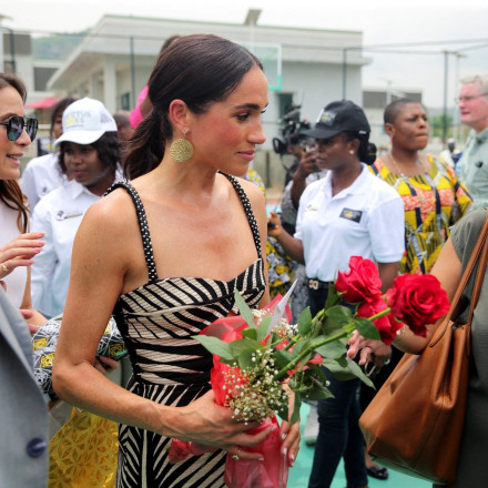 Η Μέγκαν έσπασε ξανά το βασιλικό πρωτόκολλο: Η φούστα που «δίχασε»