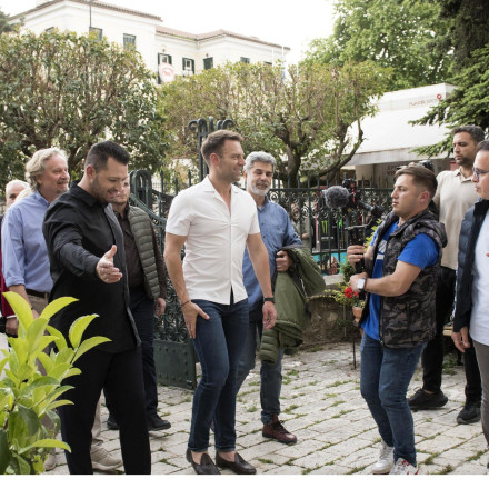 Κασσελάκης: Κλεφτές ματιές στην αντισυστημική ψήφο με «υπουργούς που σκοτώνουν»