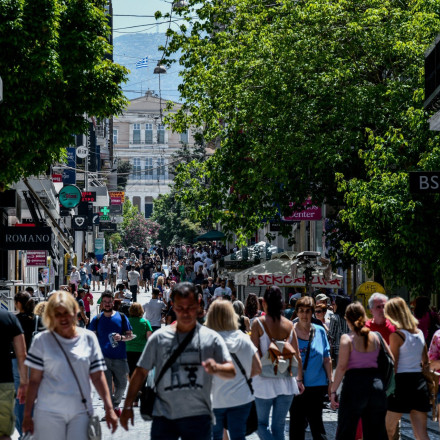 «Κουμπαράς» 1 δισ. ευρώ για τη ΔΕΘ: Ο οδικός χάρτης των ελαφρύνσεων έως το 2027