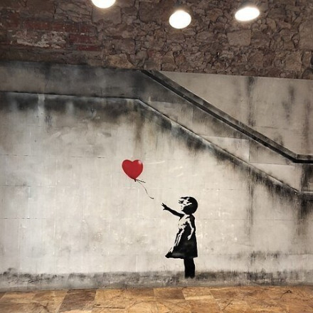 Αγώνας δρόμου για τη διάσωση του εργαστηρίου του Banksy